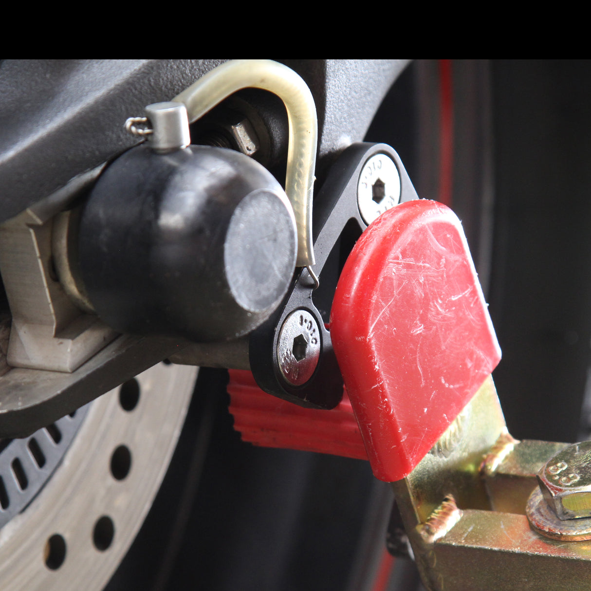 BARATELLI GP-SPEC SWINGARM LIFT KIT (TRIUMPH DAYTONA 675)